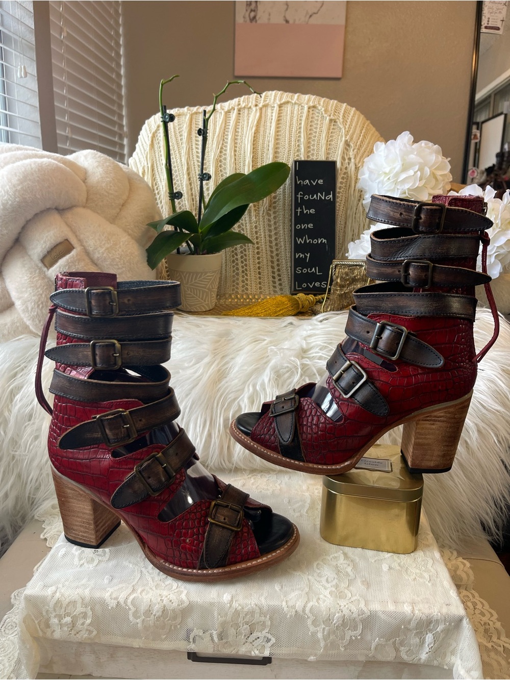 Freebird by Steven EUC “Bond” Gladiator Sandal Boots in Red Croco MSRP$345